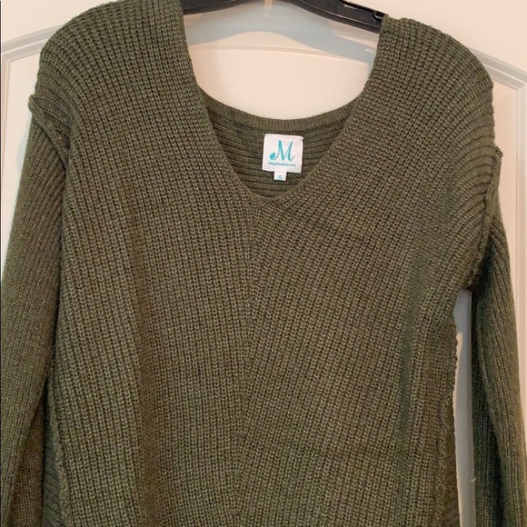Hunter green sweater - Picture 2 of 2